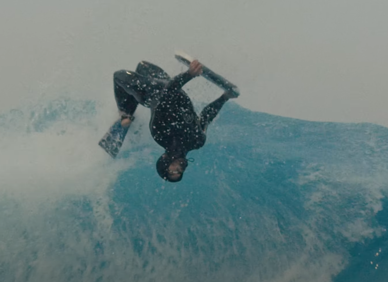 Pierre Louis Costes surfe en Suisse